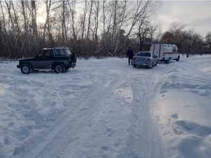Автомобиль с беременной женщиной и малолетними детьми сломался в степях СКО