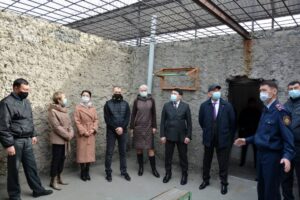Госслужащих СКО отправили на «экскурсию» в СИЗО