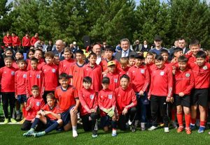 В Петропавловске торжественно открыли обновленное футбольное поле европейского качества