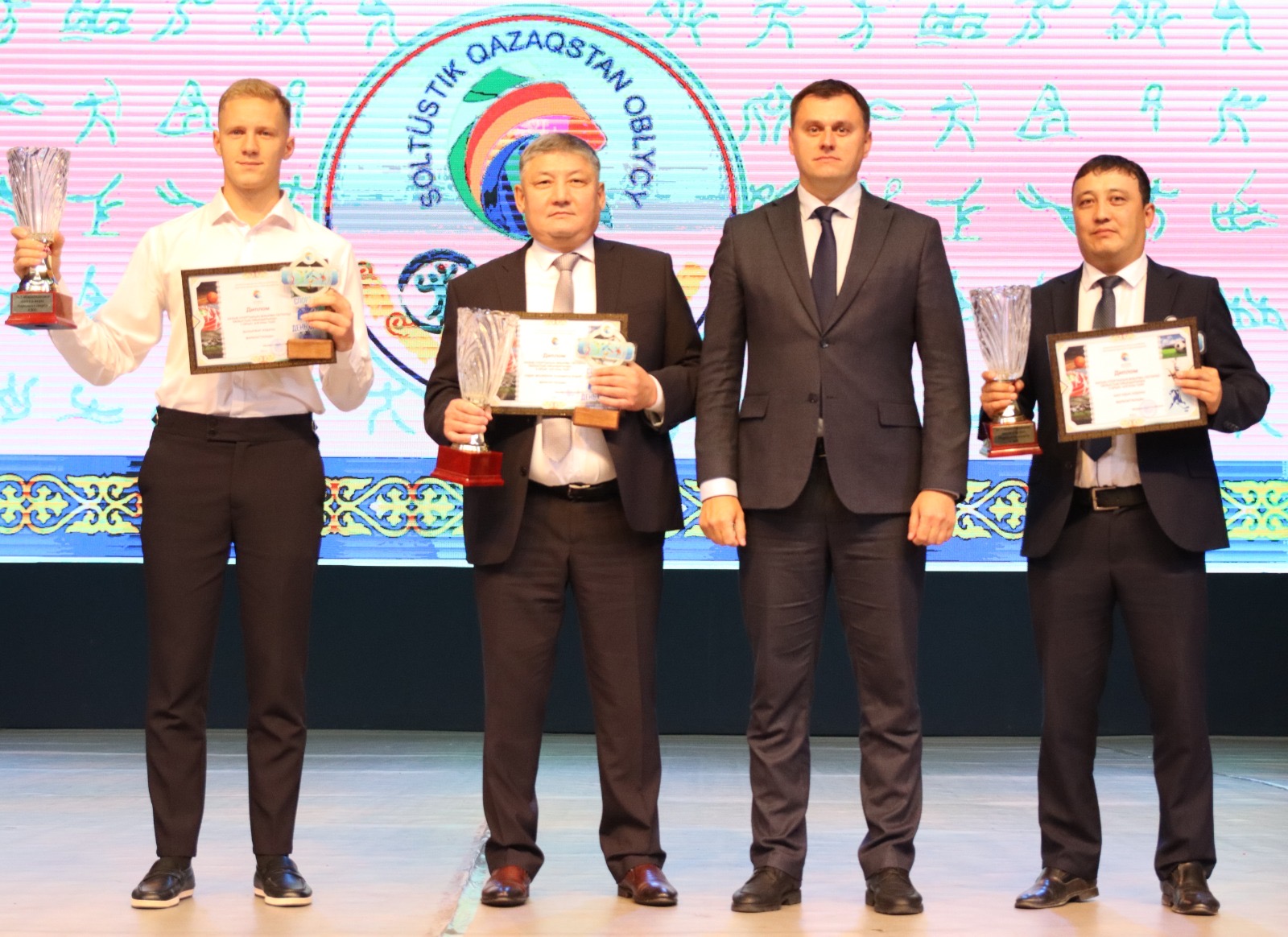 Спортсменов, тренеров и работников спортивной сферы наградили ко Дню порта в СКО