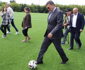 В Петропавловске торжественно открыли обновленное футбольное поле европейского качества