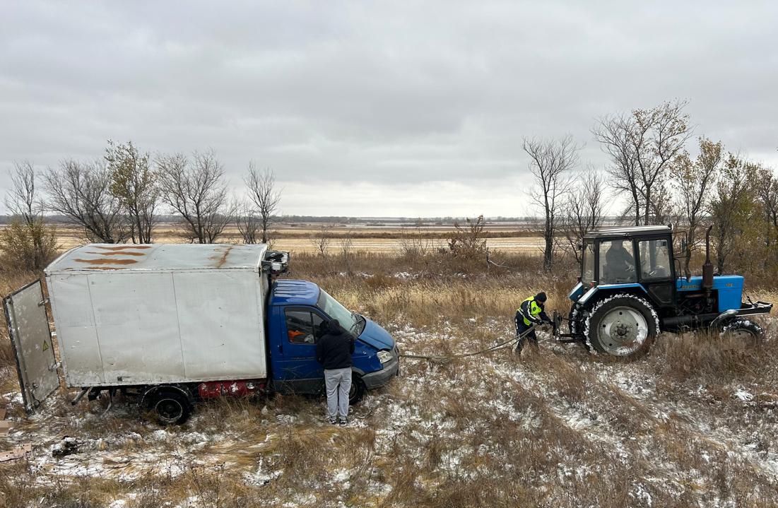 Первый снег на Севере Казахстана застал врасплох многих водителей