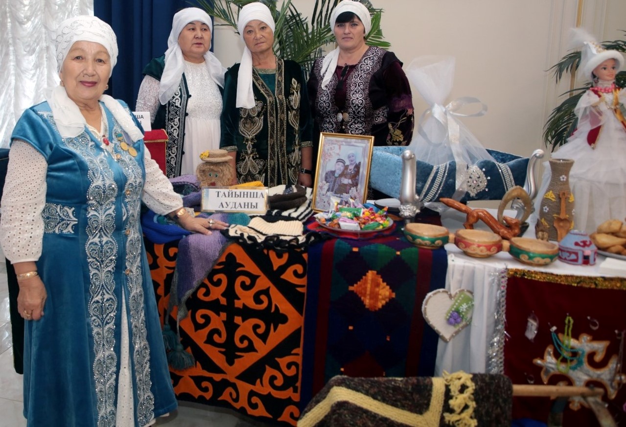 БАБУШКИ НА ФОРУМ СОБРАЛИСЬ... 6 БАБУШКИ НА ФОРУМ СОБРАЛИСЬ...